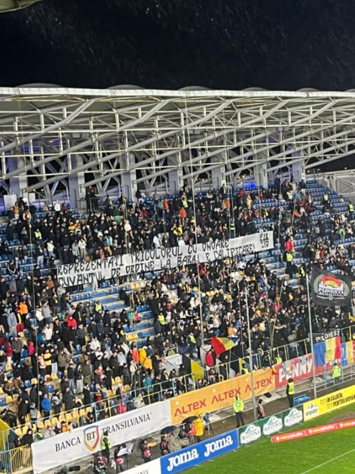 Suporterii naționalei au încredere în continuare în reprezentativa lui Mircea Lucescu