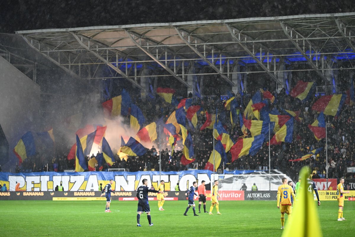 Fanii naționalei au făcut spectacol pe stadion marți seară