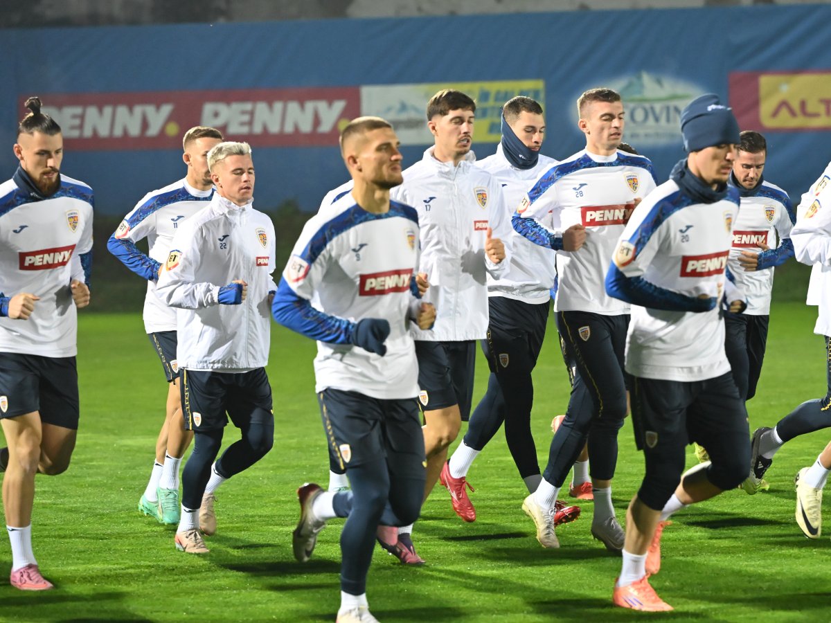 Drăgușin are 27 de selecții pentru echipa națională și un gol înscris, împotriva Ciprului