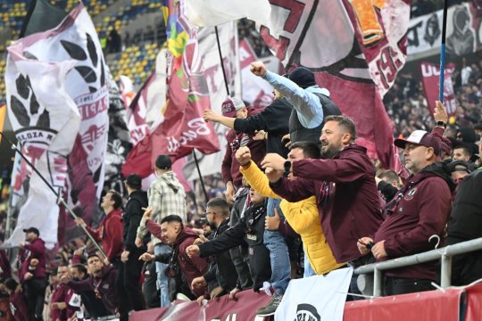 ”Decebale, nu le mai lua apărarea!” / ”Tu ai mai făcut «gât» atunci?”. Înjurăturile suporterilor rapidiști au încins spiritele în direct