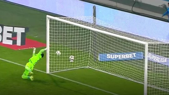 A fost sau nu gol la șutul lui Cicâldău? Moment controversat în primul minut al partidei Craiova - Rapid