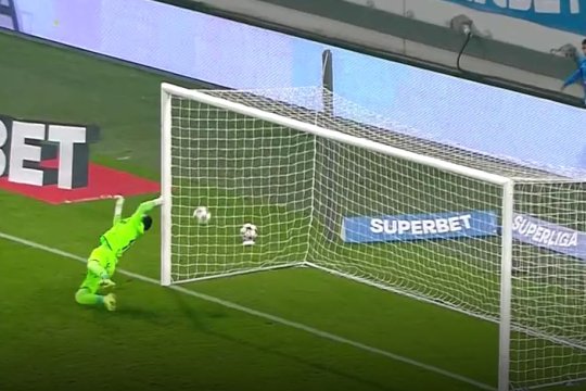 A fost sau nu gol la șutul lui Cicâldău? Moment controversat în primul minut al partidei Craiova - Rapid