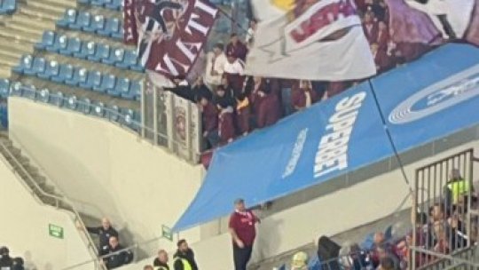 Scandal în peluza Rapidului la meciul de pe Ion Oblemenco. Comunicatul Jandarmeriei: ”Patru persoane au fost extrase”