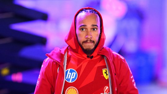 Lewis Hamilton se apără după ce șeful Ferrari l-a criticat că nu e suficient de concentrat