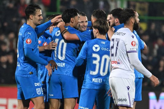 Argeș - Universitatea Craiova 1-2, ACUM, pe iAMsport.ro. Etim își duce echipa în avantaj