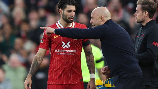 Ar fi mutarea anului în fotbalul mondial! Cine e favorit să îl înlocuiască pe Slot în cazul plecării de la Liverpool