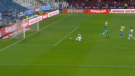 Putea fi ratarea sezonului în Superligă! A dat pe lângă cu poarta goală, dar a fost "salvat" de la margine
