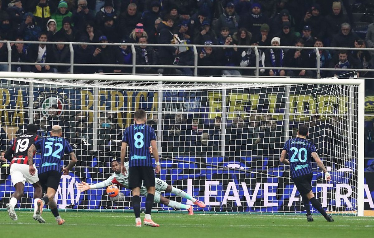 Momentul în care Calhanoglu ratează penalty-ul ce ar fi putut restabili egalitatea pe tabelă