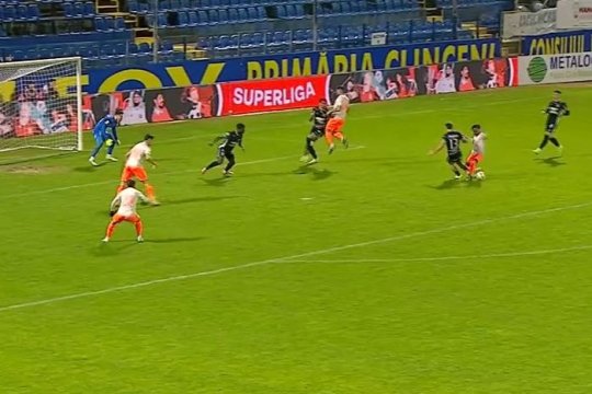 Mihai Teja, un car de nervi după penalty-ul refuzat din finalul jocului cu Hermannstadt: ”Uitați-vă că îi încurcă picioarele”