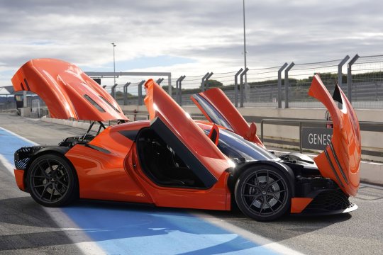 Genesis intră într-o nouă eră a performanței. Magma GT Concept trasează direcția pentru următorul deceniu