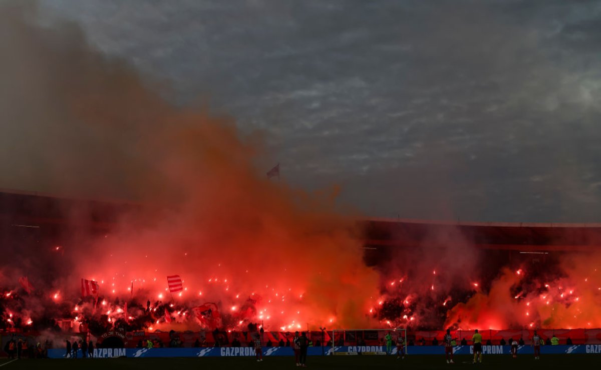 Fanii Stelei Roșii pregătesc o atmosferă infernală pe arena din Belgrad