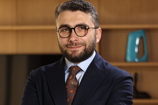 Un miliardar străin ar fi vrut să preia un club foarte mare din România. Un ministru s-ar fi opus