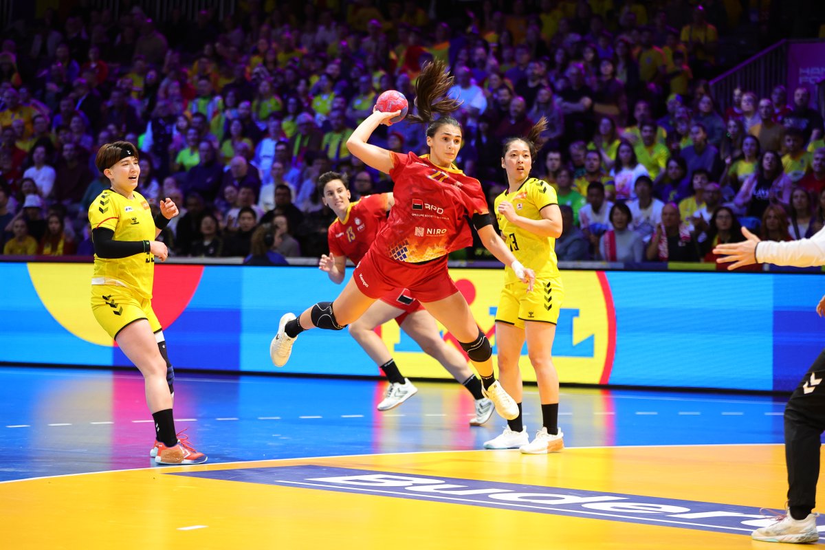 Lorena Ostase a marcat opt goluri în meicul cu Japonia, tot atâtea câte reușise și Sorina Grozav