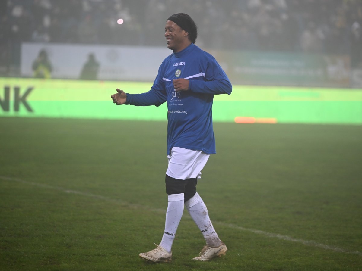 Ronaldinho a afișat și la Iași celebrul său zâmbet molipsitor cu care ne-a obișnuit și în timpul carierei sale de jucător