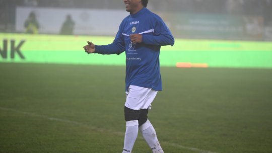 Ronaldinho, ”înghițit” de ceață la Iași. Câți spectatori au venit să-l vadă la lucru pe brazilian