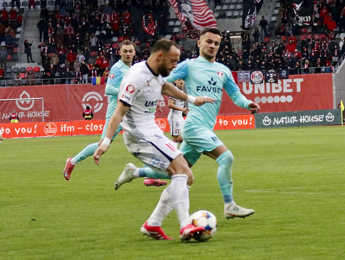 Neguț și-a lăsat echipa în 10 încă din minutul 18