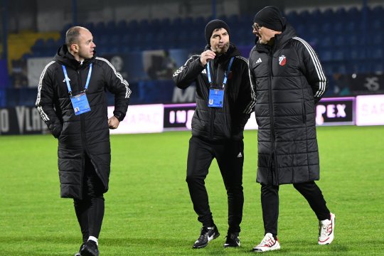 Grozavu acuză un complot după ce echipa sa a fost decimată pentru meciul cu Rapid: "Mai avea un pic și mă suspenda și pe mine"