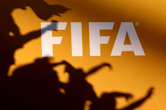FIFA pregătește o nouă schimbare de regulament împotriva jucătorilor care trag de timp. Măsura e testată la competiția unde participă Cosmin Olăroiu