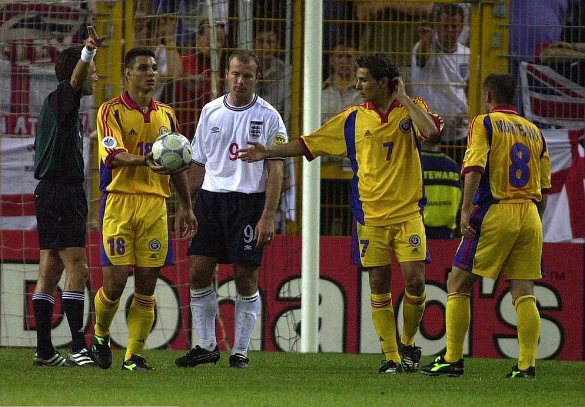 Momentul în care Ganea se oferă să bată penalty-ul în meciul cu Anglia, de la Euro 2000