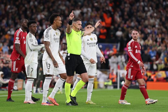 Faza controversată din Liverpool - Real a generat contradicţii în studioul iAMsport LIVE: ”E groasă, ce facem? Dăm penalty împotriva lui Real Madrid?”