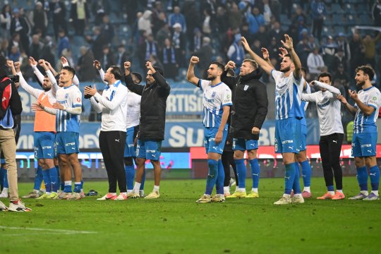 Rapid Viena - Universitatea Craiova, de la 22:00, pe iAMsport.ro. Oltenii, în cătarea primei victorii în Conference League!