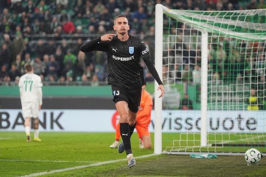 Rapid Viena - Universitatea Craiova 0-1, pe iAMsport.ro. Final excelent de repriză pentru olteni