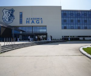 Acuzații dure la adresa Academiei Farului: ”Ați lăsat copiii pe drumuri. Acum le puneți piedici pentru 5.000 de euro!”