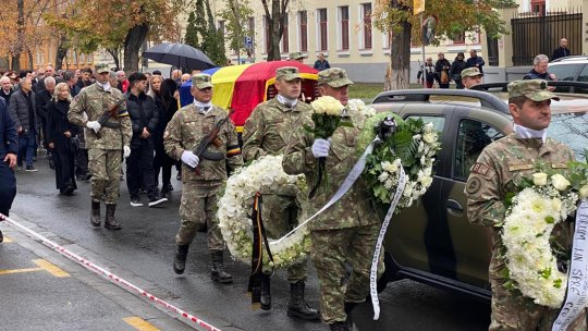 A început ceremonia de înmormântare a lui Emeric Ienei. Momente emoționante, generația Steaua '86 s-a reunit la catafalc + Răzvan Burleanu e prezent