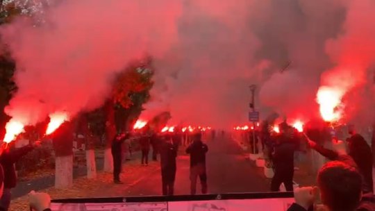 Ceremonia de înmormântare a lui Emeric Ienei. Momente emoționante, generația Steaua '86 s-a reunit la catafalc. ”Nea Imi”, omagiat cu torțe de suporterii Stelei