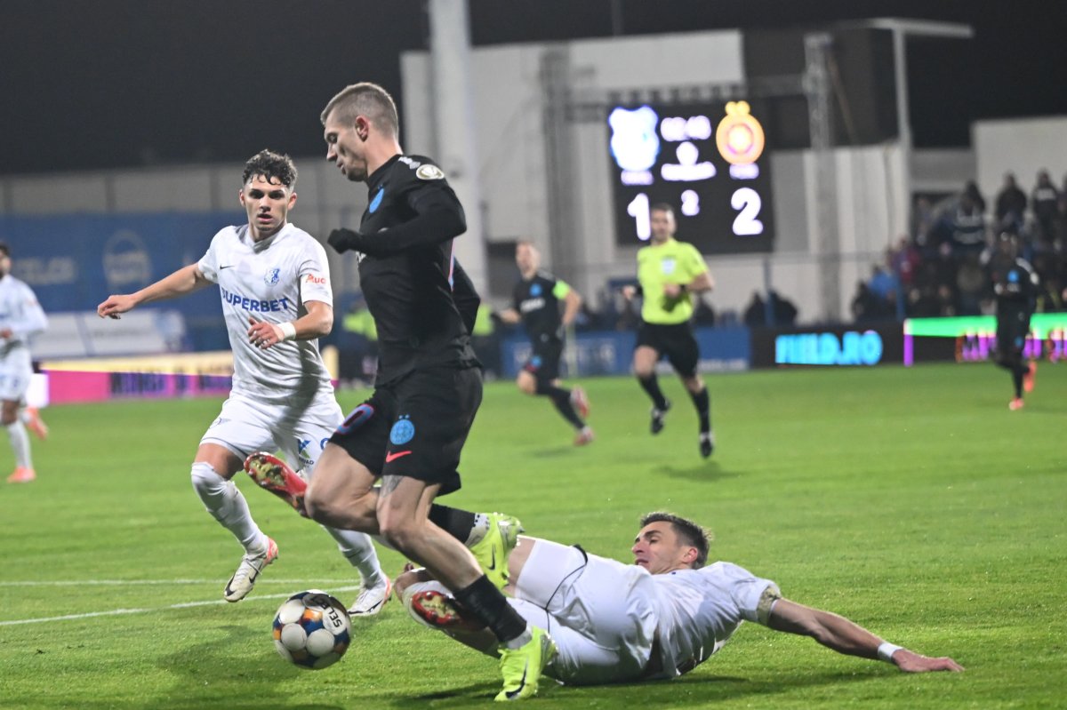 FCSB a obținut victoria contra Farului, scor 2-1, grație golurilor marcate de Adrian Șut și David Miculescu