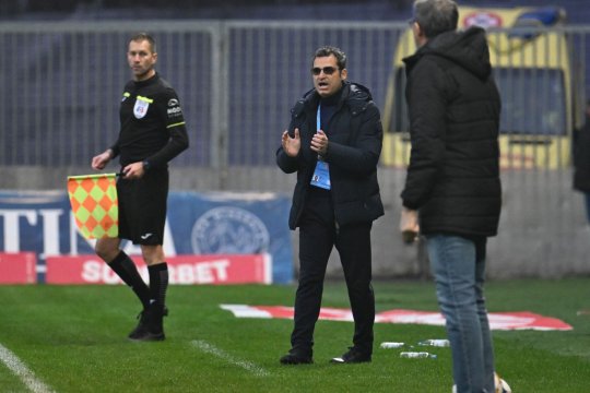 Bate vântul în conturile ultimei clasate, Metaloglobus. Mihai Teja e resemnat: ”Noi transferuri? E greu. Nu avem liste de jucători”