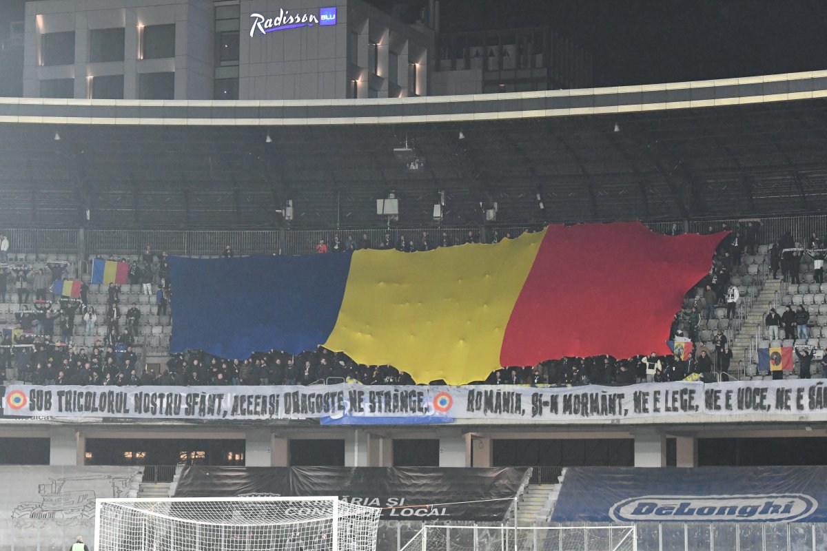Tricolorul nu putea lipsi de la un meci al Universității Cluj, disputat chiar de ziua națională a României