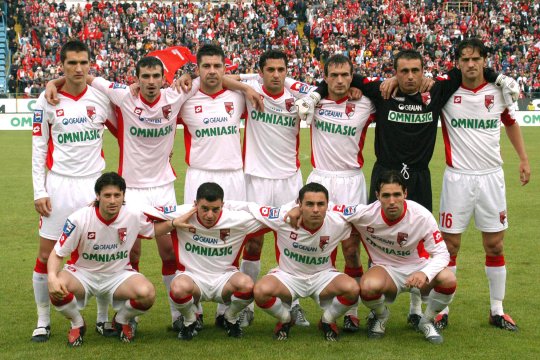 Fostul fotbalist de la Dinamo a făcut show în Ucraina! S-a urcat ”beat” pe capota mașinii de poliție și a pierdut o geantă cu 100.000 de dolari