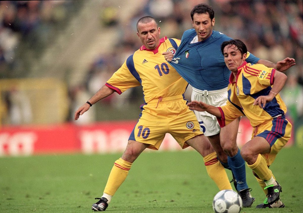 Revista World Soccer l-a clasat, în decembrie 1999, pe locul 25 în topul mondial al celor mai buni jucători ai secolului 20