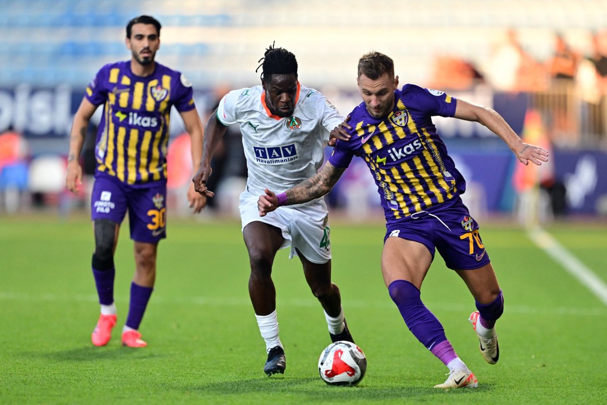 Denis Drăguș a jucat în 10 meciuri pentru Eyupspor