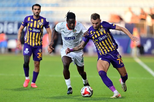 Dorit de Gigi Becali la FCSB, Denis Drăguș ar putea schimba echipa în iarnă