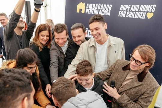 Mereu campion! David Popovici a inaugurat casa pentru 12 copii cu nevoie speciale severe: ”Una dintre cele mai emoționante zile din viața mea”