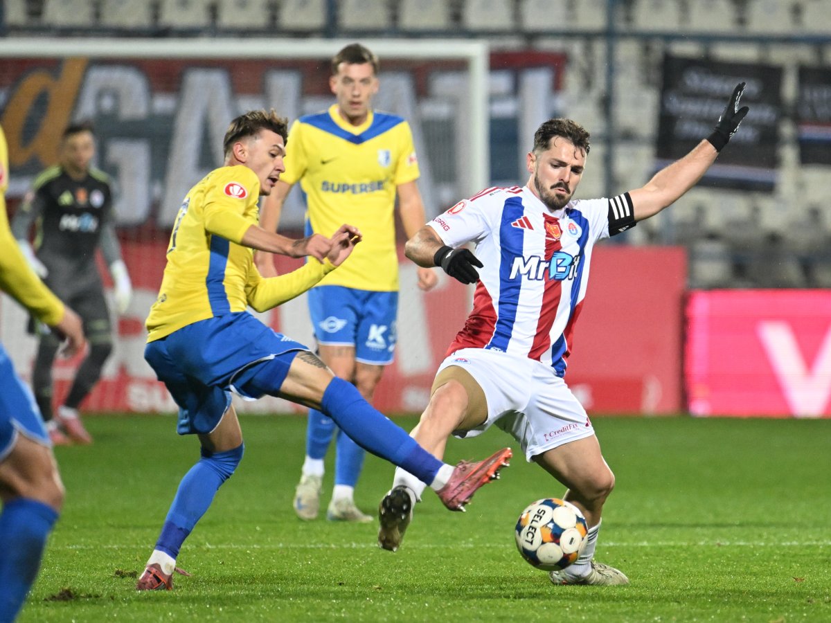 Lameira (dreapta) ar fi tentat mai mult de un transfer la FCSB