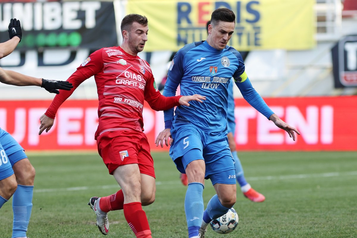Florin Gardos si Daniel Popa in meciul de fotbal dintre Academica Clinceni si Chindia Targoviste, contand pentru Liga 1
