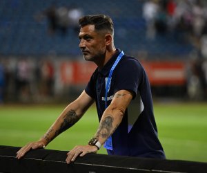 Mesaj EXPLOZIV din partea fostului antrenor al Craiovei: ”Mirel a plecat plângând. Slugoii și maimuțoii din jurul lui Mike au jubilat că au scăpat de el”