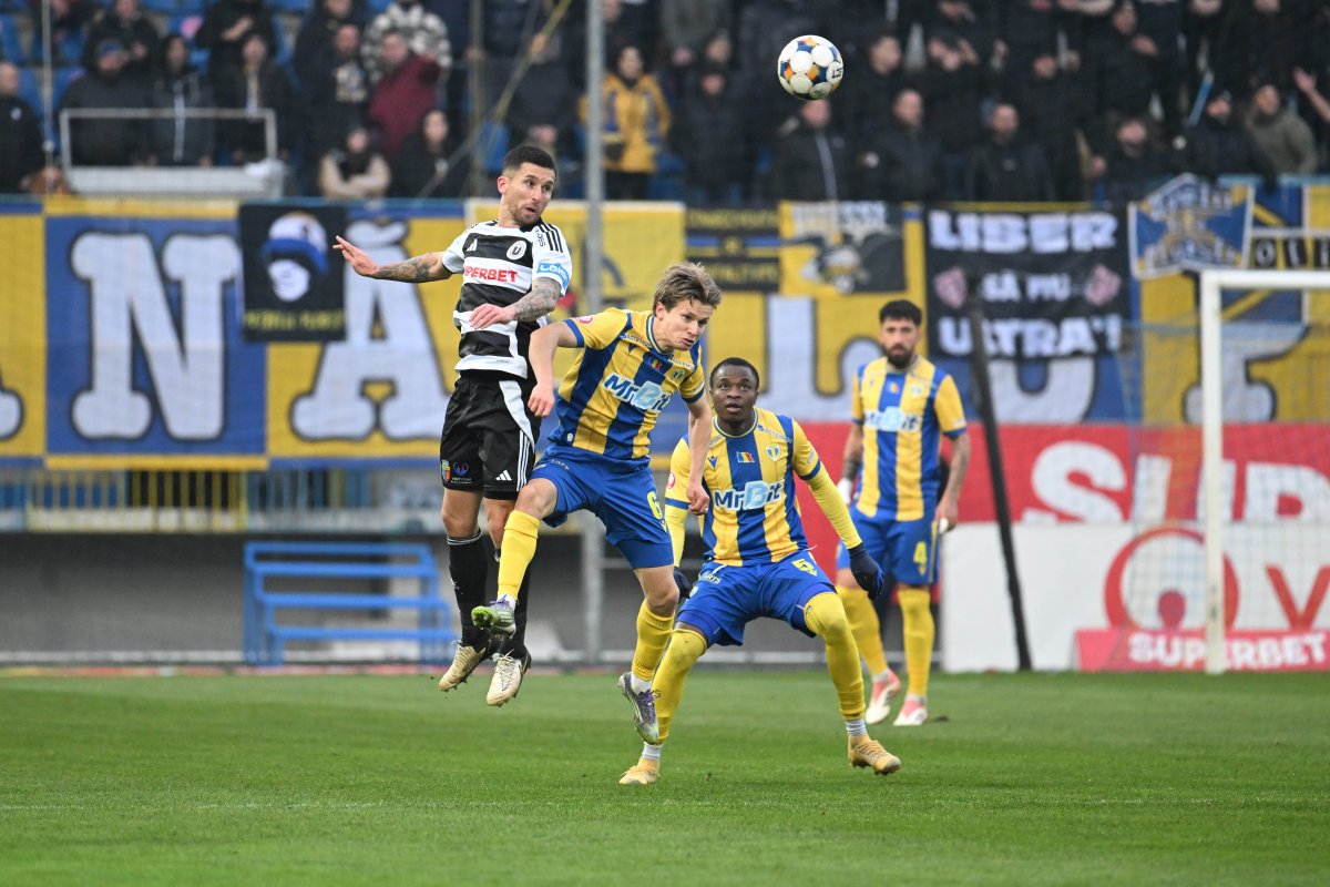 Ovidiu Alexandru Bic, Danel Jordan Dongmo si Tommi Matti Jyry in meciul dintre Petrolul Ploiesti si Universitatea Cluj