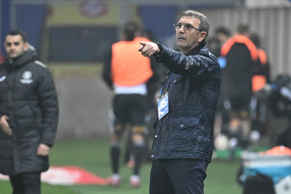 Eugen Neagoe reactioneaza in meciul dintre Petrolul Ploiesti si Universitatea Cluj, contand pentru Superliga