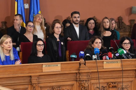 Raluca Moroșanu își acuză fără rețineri șefa: ”Exact ca Ceaușescu în 21 decembrie!” / ”Suntem angajații unui SRL, patronul face ce vrea și trebuie să ne supunem”