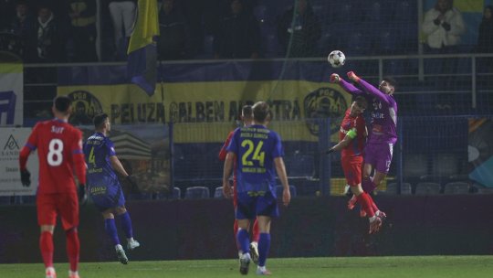 Unirea Slobozia - FCSB 0-0, ACUM, pe iAMsport.ro. Roș-albaștrii caută drumul spre play-off!