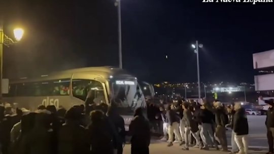 Horațiu Moldovan și colegii săi, atacați de fani! Poliția a venit să îi salveze pe jucătorii lui Real Oviedo