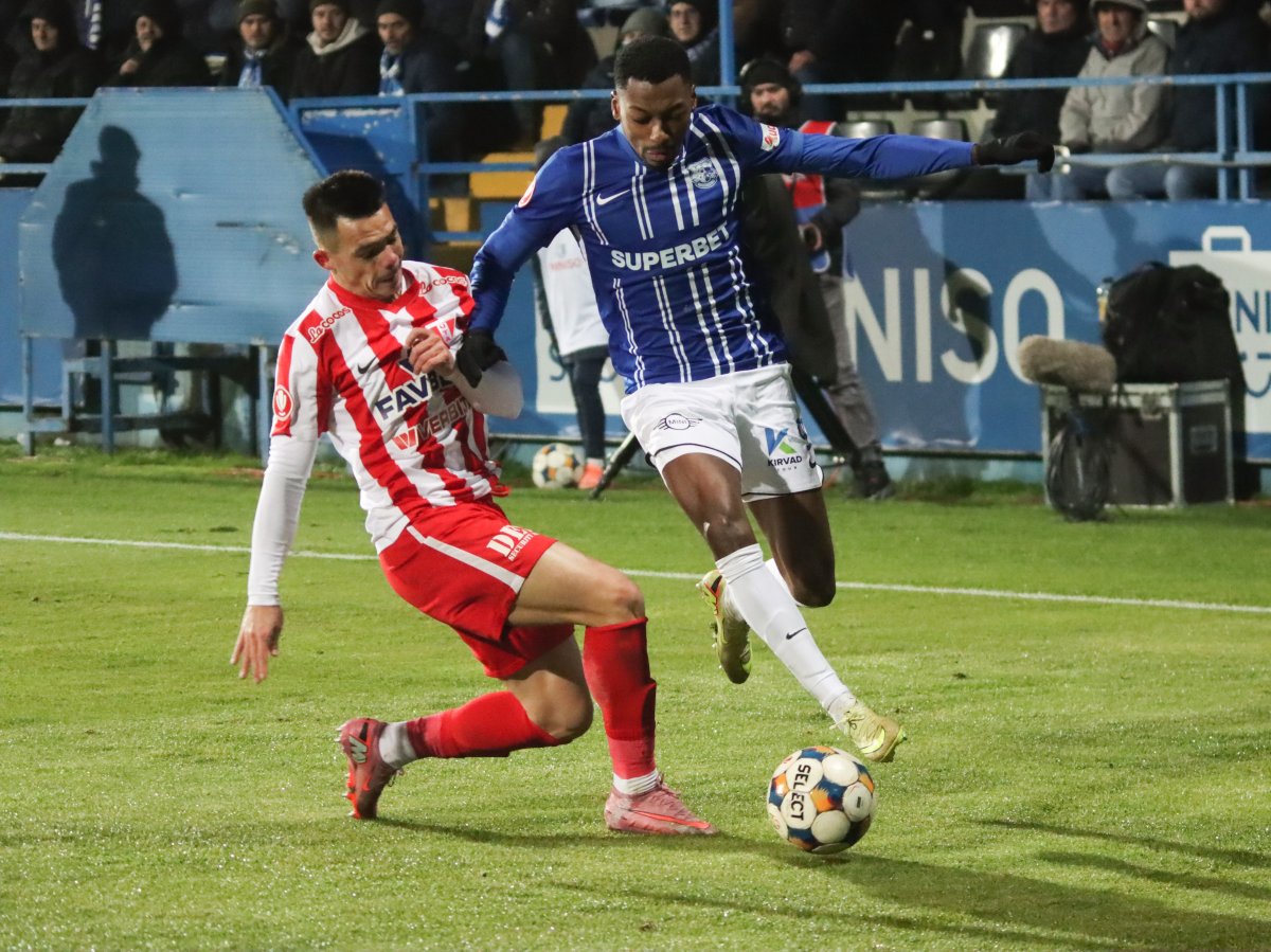 Arădenii au plecat cu un punct de pe terenul Farului