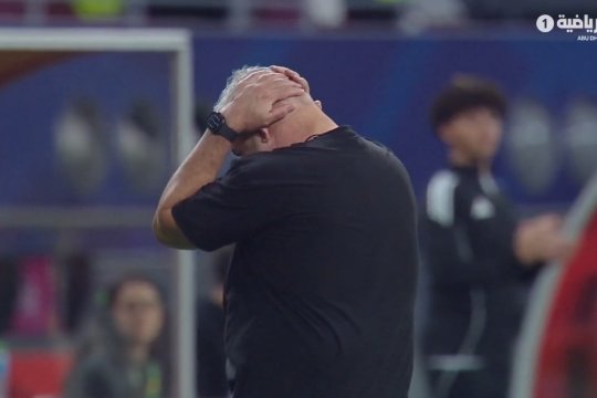 Cosmin Olăroiu a ratat calificarea în finala Cupei Țărilor Arabe! Românul și-a pus mâinile în cap la final