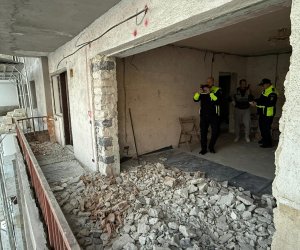 Arbitru din Liga 2, oprit de poliție! Vecinii s-au temut că acesta va prăbuși blocul