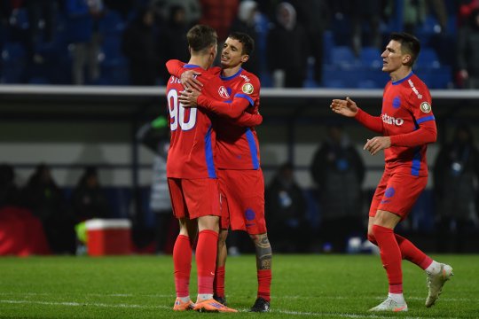 ”FCSB nu va rata play-off-ul” / ”Eu mă îndoiesc”. Care sunt șansele campioanei de a intra termina în primele 6 clasate din SuperLigă