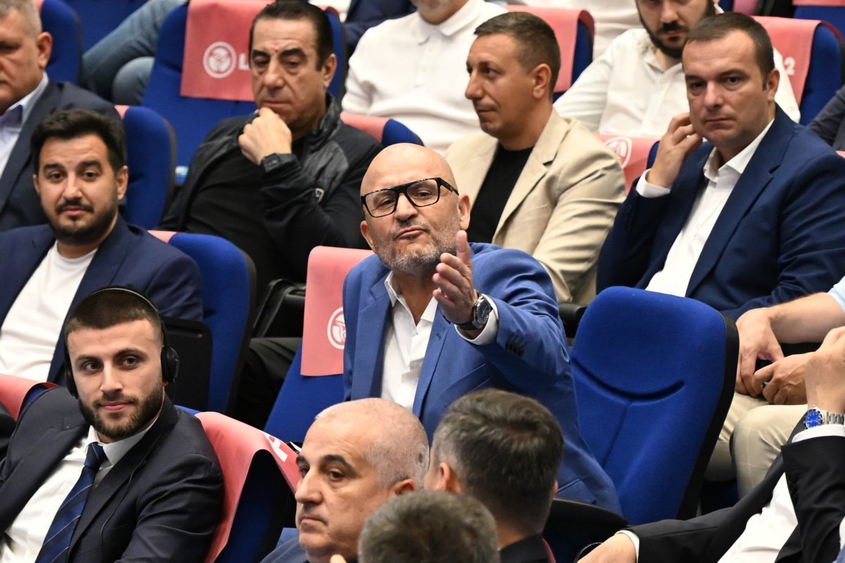 Adrian Mititelu, derapaj la adresa principalului contestatar: ”Un schizofrenic care chirăie de foame”